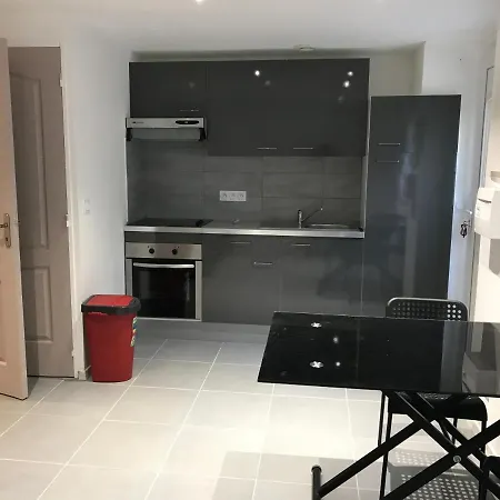 T2 +terrasse +parking Apartment Alès